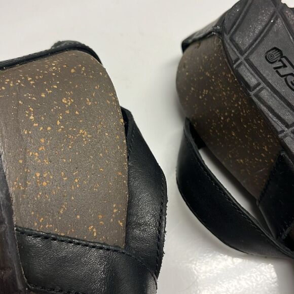 Teva Black Criss Cross Cork Strappy Sandals with Hoop and Loop Closure- Size 9.5 - Picture 11 of 12